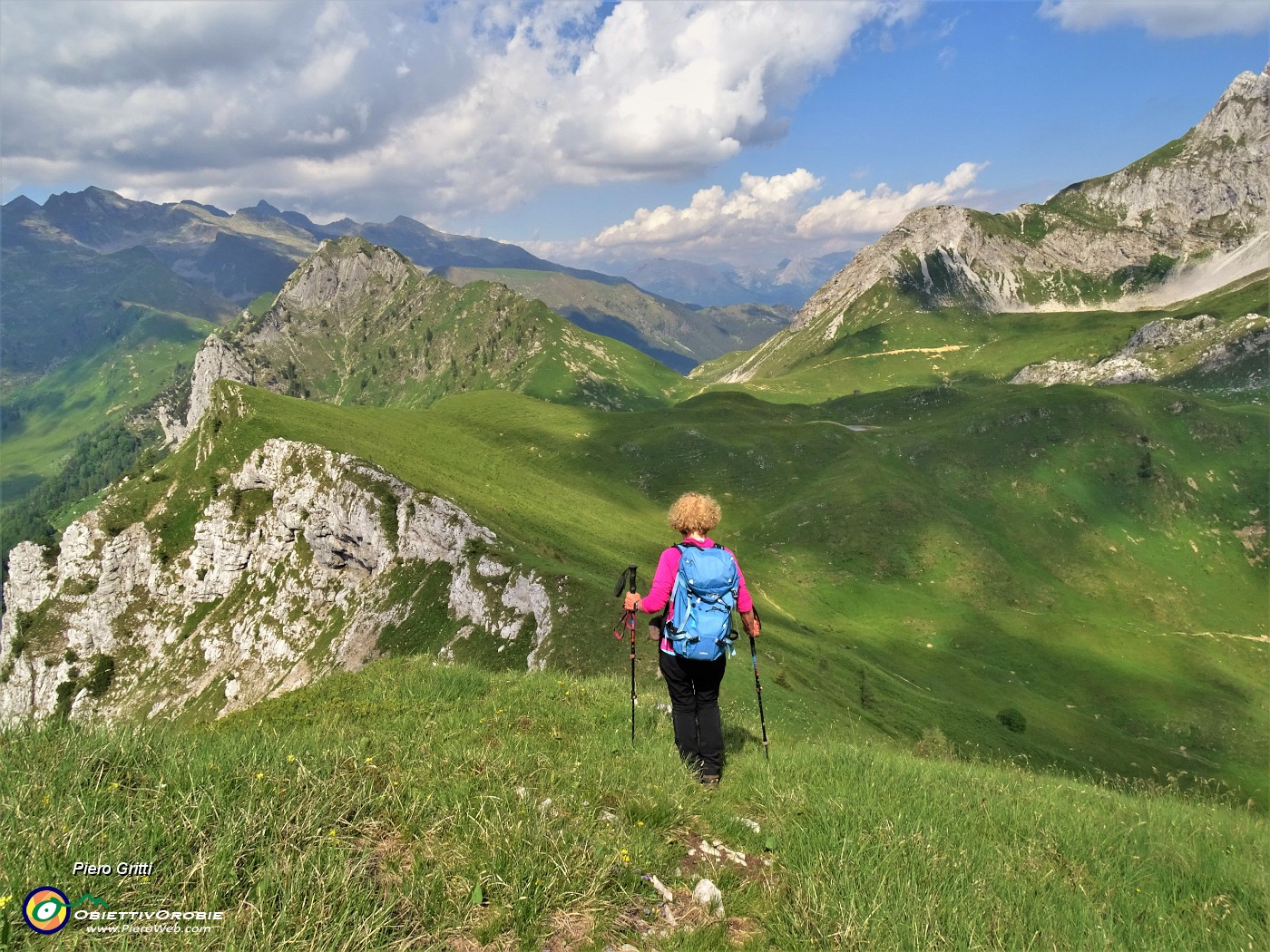 65 Prisca in discesa per il Passo e Lago Branchino ....JPG